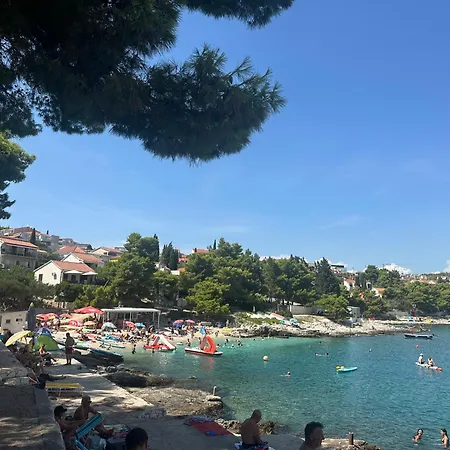 شقة Kristo تروغير